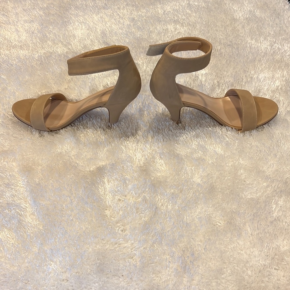 D Shoes - Picture 5 of 6